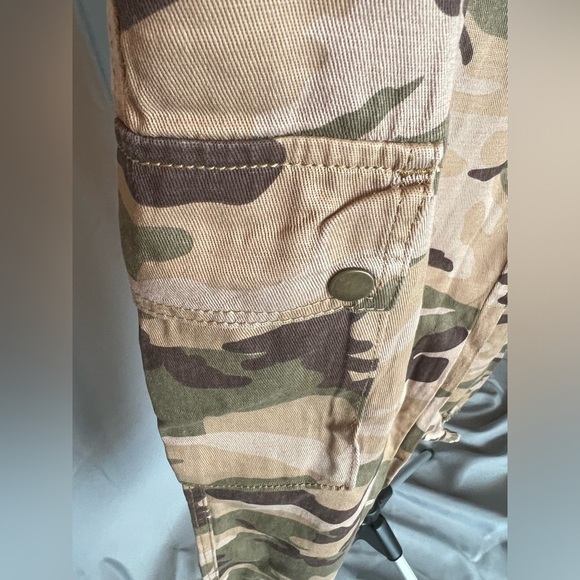 NWOT Cargo Camo pants - Picture 8 of 14